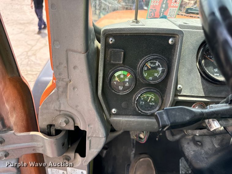 image for item DV5800 2001 Mack  RD690S semi truck