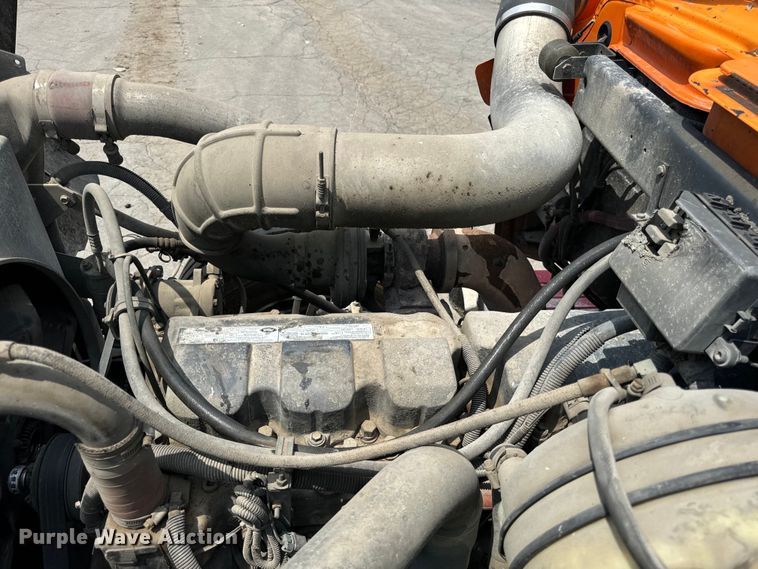 image for item DV5800 2001 Mack  RD690S semi truck