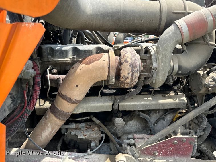 image for item DV5800 2001 Mack  RD690S semi truck