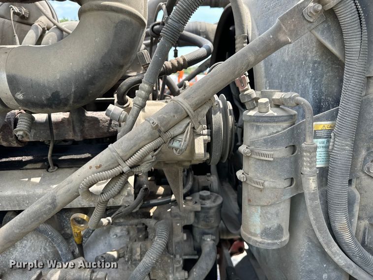 image for item DV5800 2001 Mack  RD690S semi truck