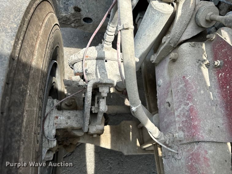 image for item DV5800 2001 Mack  RD690S semi truck