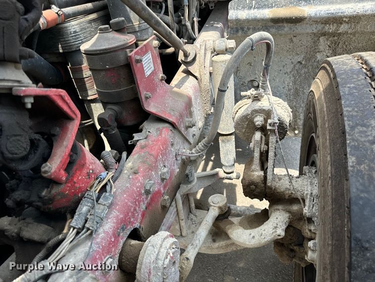 image for item DV5800 2001 Mack  RD690S semi truck