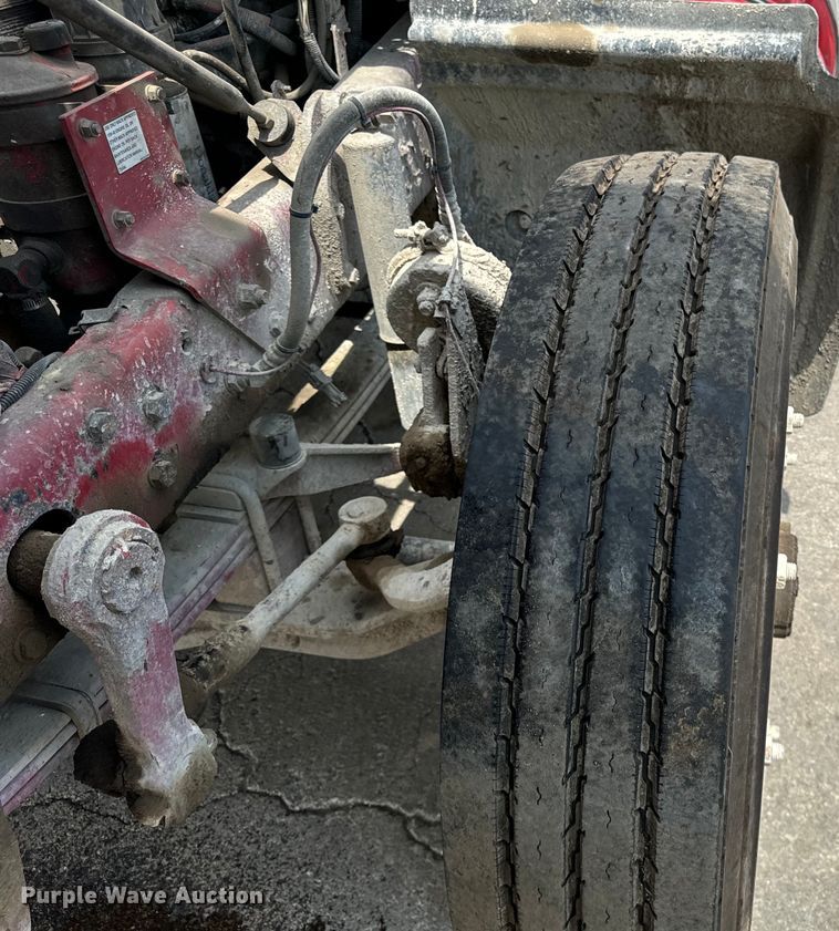 image for item DV5800 2001 Mack  RD690S semi truck