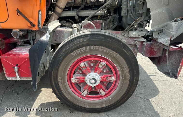 image for item DV5800 2001 Mack  RD690S semi truck