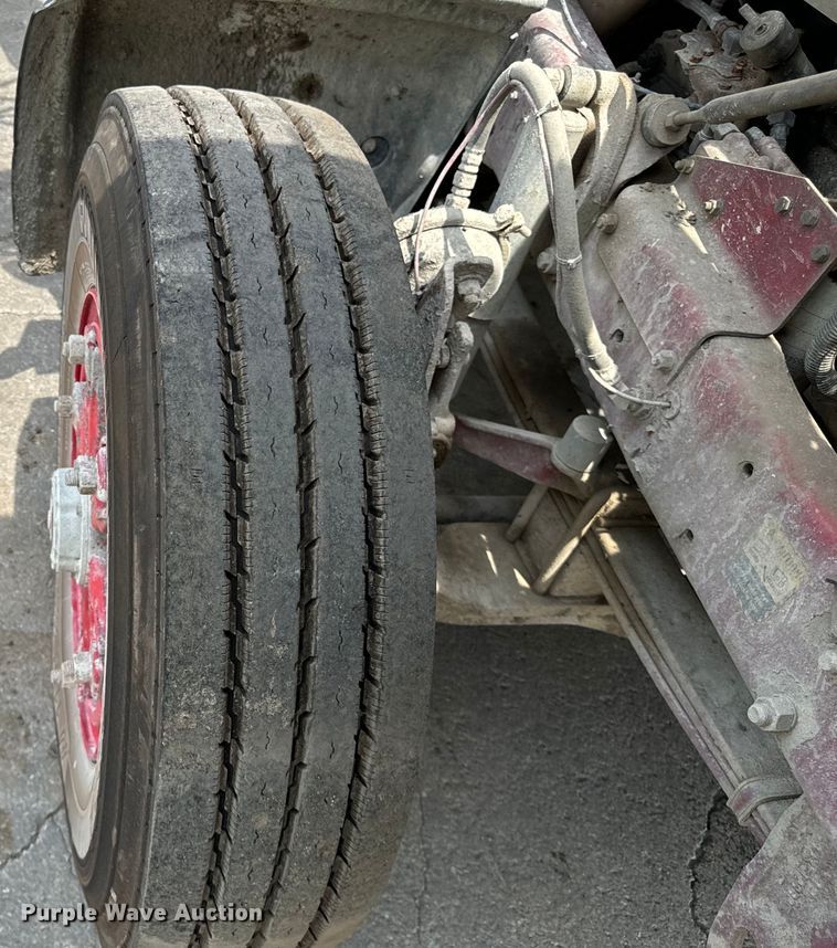 image for item DV5800 2001 Mack  RD690S semi truck