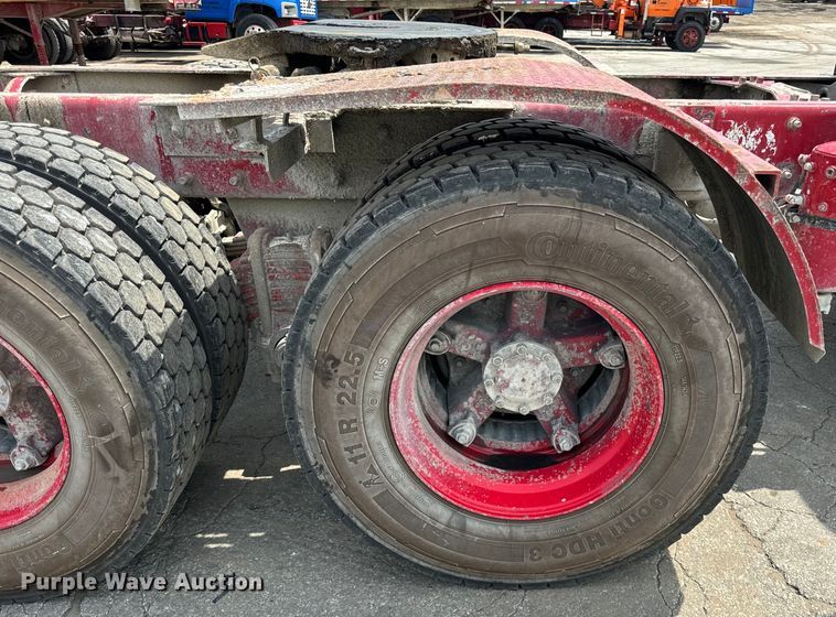 image for item DV5800 2001 Mack  RD690S semi truck