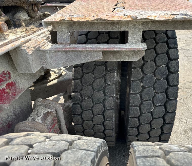 image for item DV5800 2001 Mack  RD690S semi truck