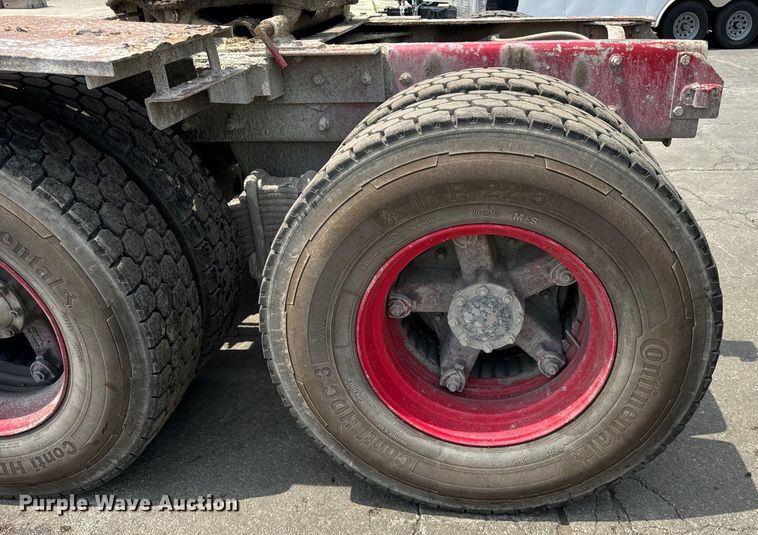 image for item DV5800 2001 Mack  RD690S semi truck