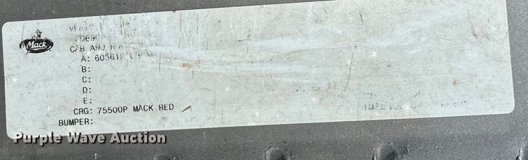 image for item DV5800 2001 Mack  RD690S semi truck