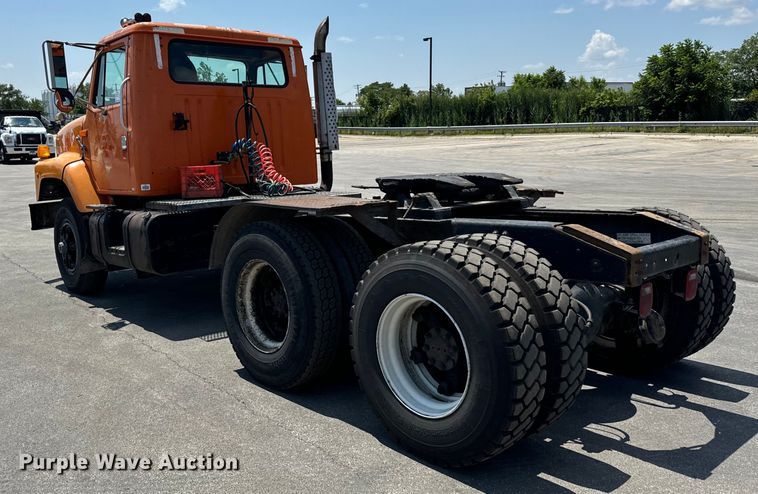 image for item DV5820 1999 International  2674 semi truck