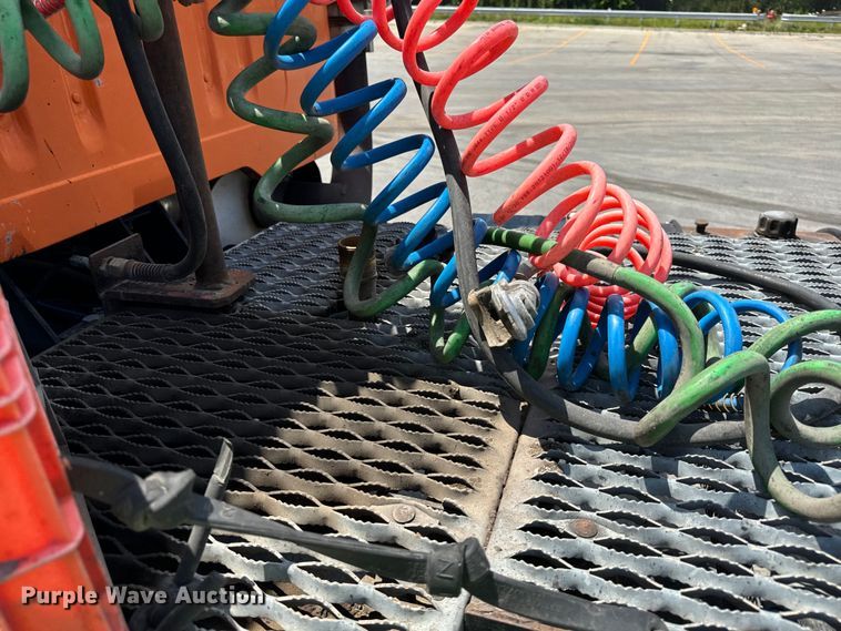 image for item DV5820 1999 International  2674 semi truck