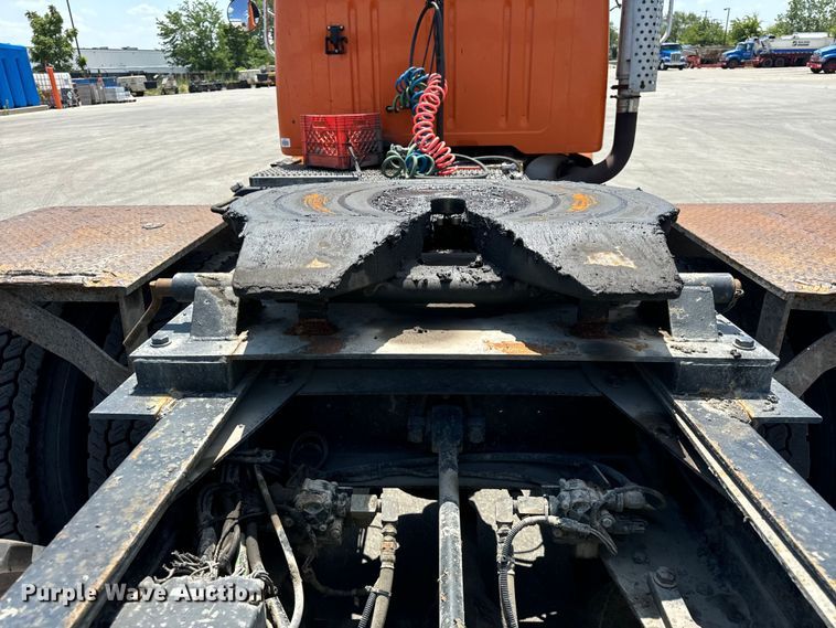 image for item DV5820 1999 International  2674 semi truck