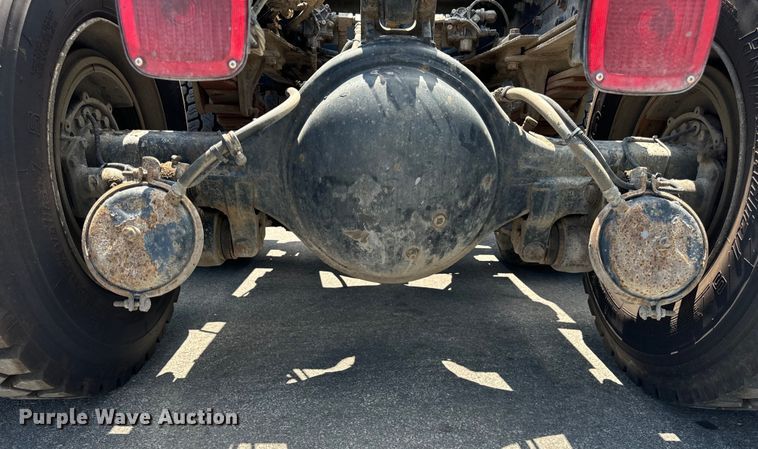 image for item DV5820 1999 International  2674 semi truck