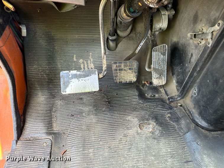 image for item DV5820 1999 International  2674 semi truck