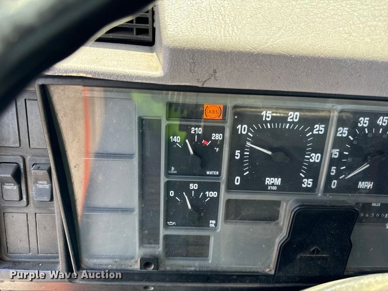 image for item DV5820 1999 International  2674 semi truck