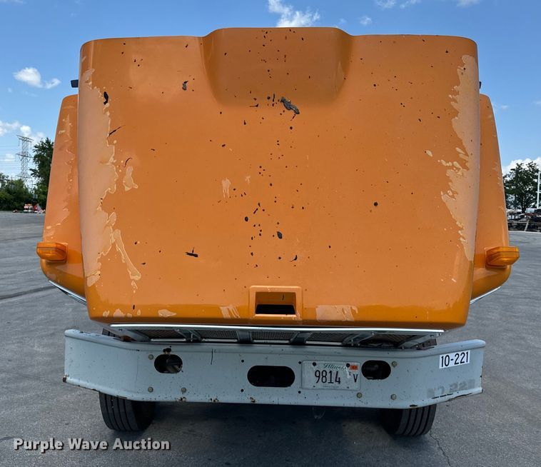 image for item DV5820 1999 International  2674 semi truck