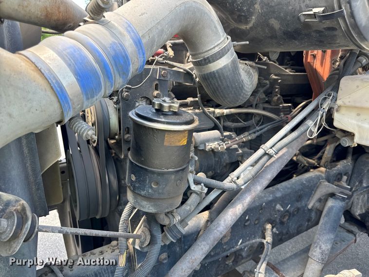 image for item DV5820 1999 International  2674 semi truck