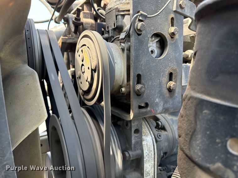 image for item DV5820 1999 International  2674 semi truck