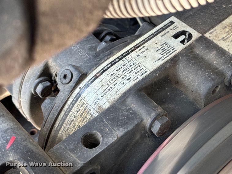 image for item DV5820 1999 International  2674 semi truck