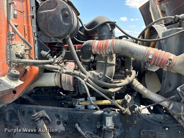 image for item DV5820 1999 International  2674 semi truck