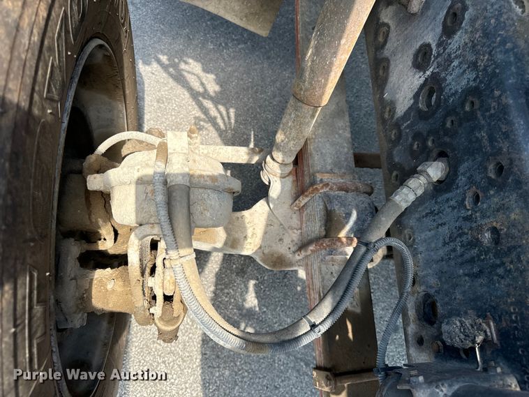 image for item DV5820 1999 International  2674 semi truck