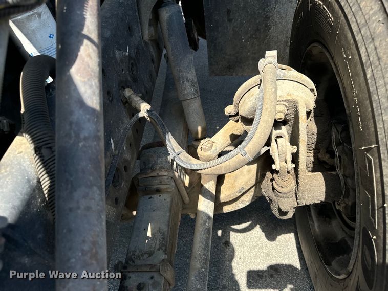 image for item DV5820 1999 International  2674 semi truck