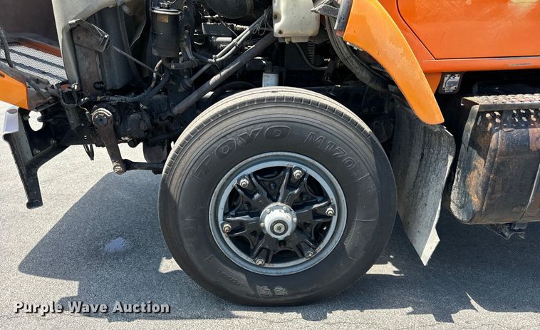 image for item DV5820 1999 International  2674 semi truck