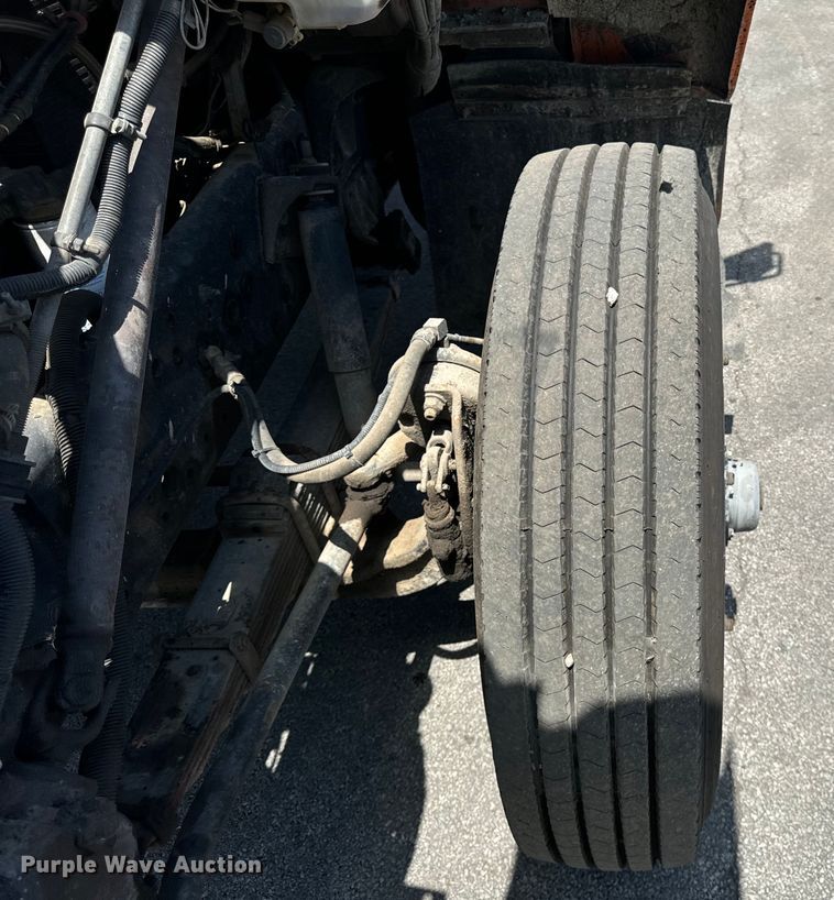 image for item DV5820 1999 International  2674 semi truck