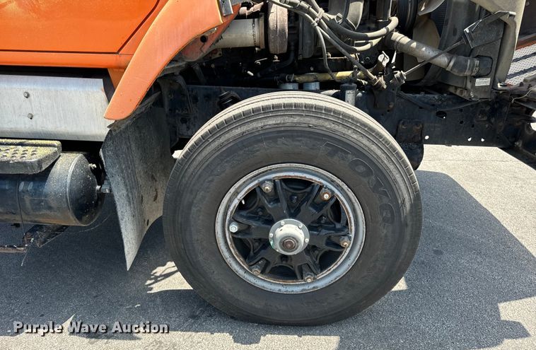 image for item DV5820 1999 International  2674 semi truck