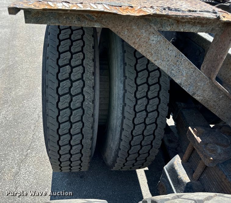 image for item DV5820 1999 International  2674 semi truck