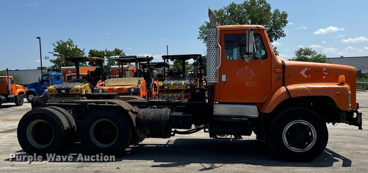 image for item DV5821 1999 International  2674 semi truck