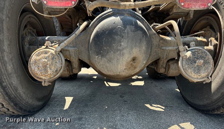 image for item DV5821 1999 International  2674 semi truck