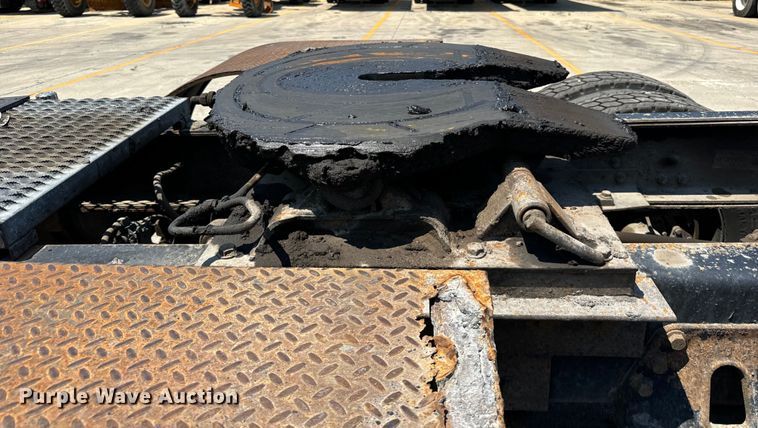 image for item DV5821 1999 International  2674 semi truck