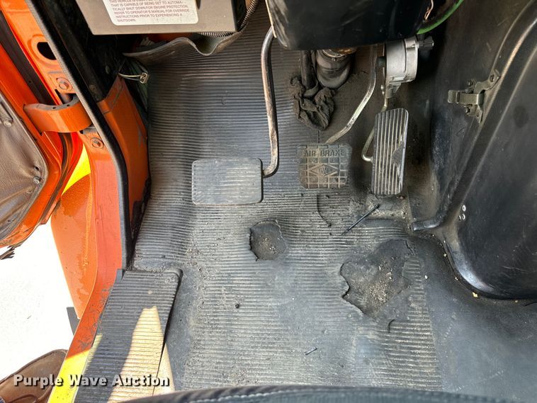 image for item DV5821 1999 International  2674 semi truck