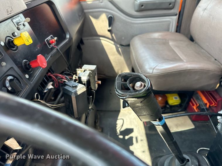 image for item DV5821 1999 International  2674 semi truck