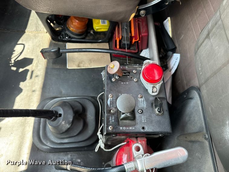 image for item DV5821 1999 International  2674 semi truck