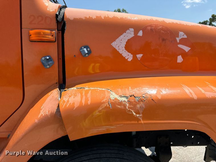 image for item DV5821 1999 International  2674 semi truck