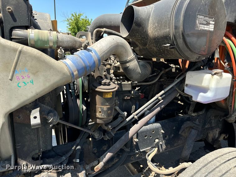 image for item DV5821 1999 International  2674 semi truck