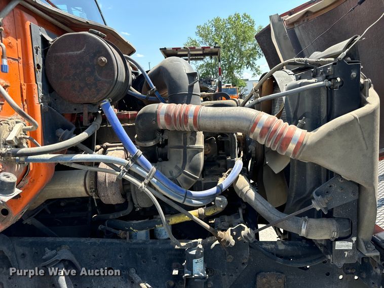 image for item DV5821 1999 International  2674 semi truck