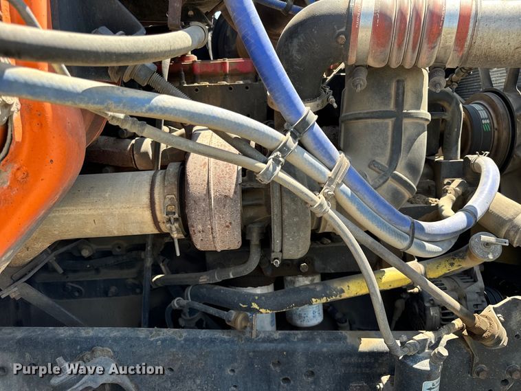 image for item DV5821 1999 International  2674 semi truck