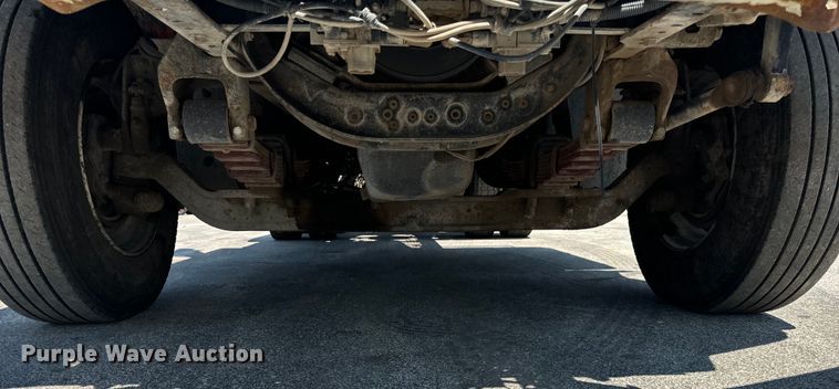 image for item DV5821 1999 International  2674 semi truck