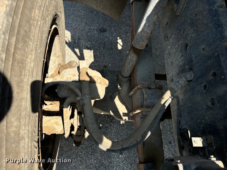 image for item DV5821 1999 International  2674 semi truck