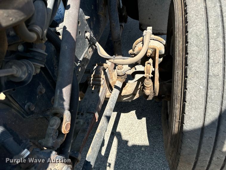 image for item DV5821 1999 International  2674 semi truck