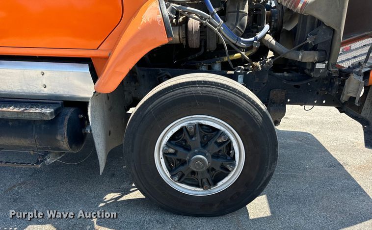 image for item DV5821 1999 International  2674 semi truck