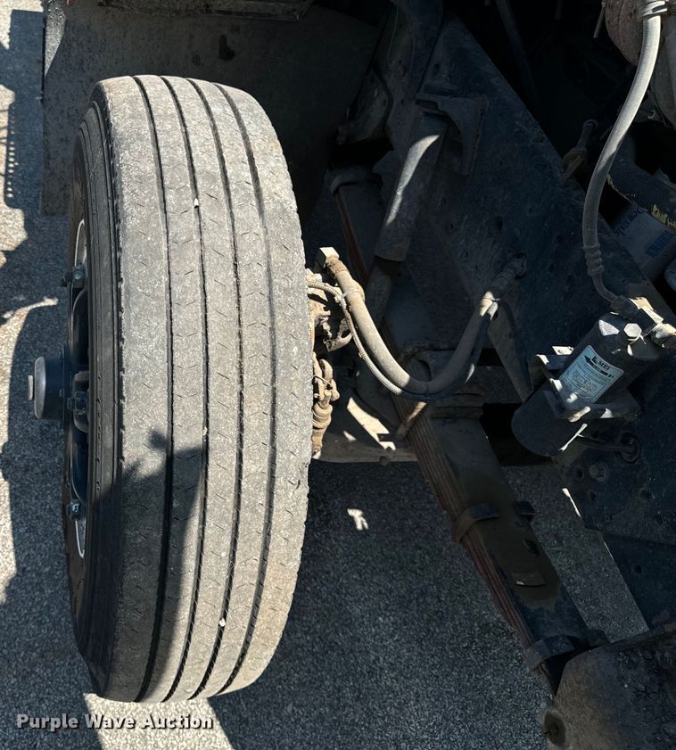 image for item DV5821 1999 International  2674 semi truck