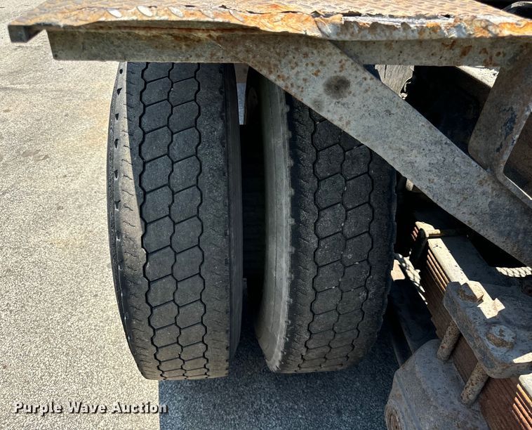 image for item DV5821 1999 International  2674 semi truck