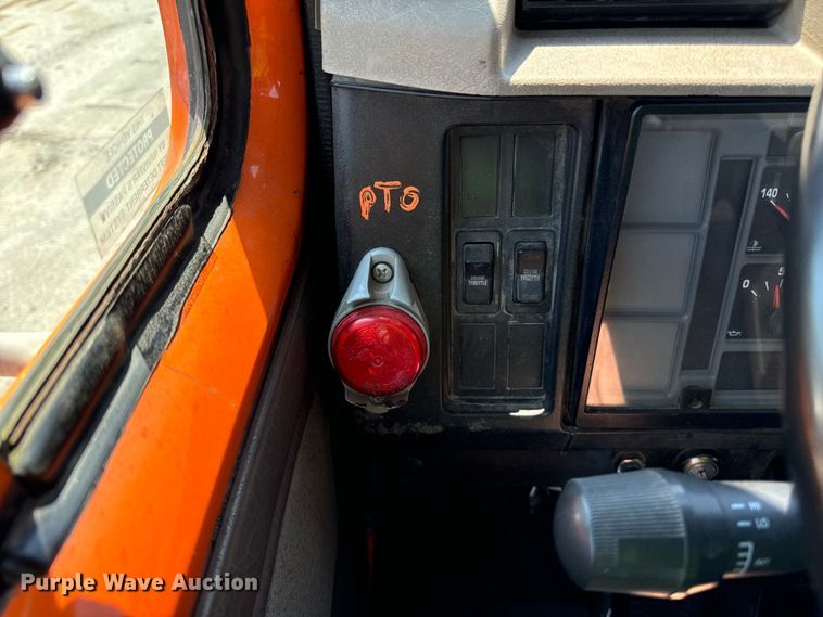 image for item DV5822 2001 International  2674 semi truck