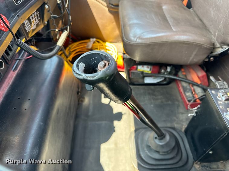 image for item DV5822 2001 International  2674 semi truck