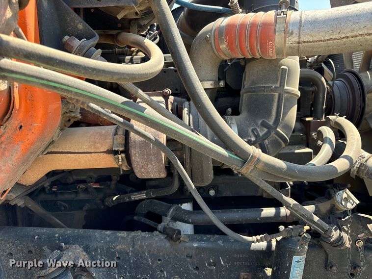 image for item DV5822 2001 International  2674 semi truck