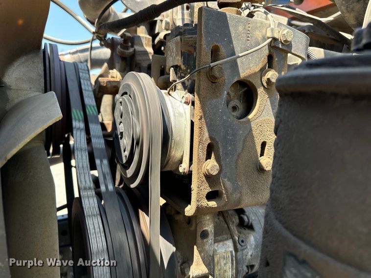 image for item DV5822 2001 International  2674 semi truck